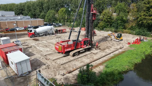 Boorpalen worden aangebracht