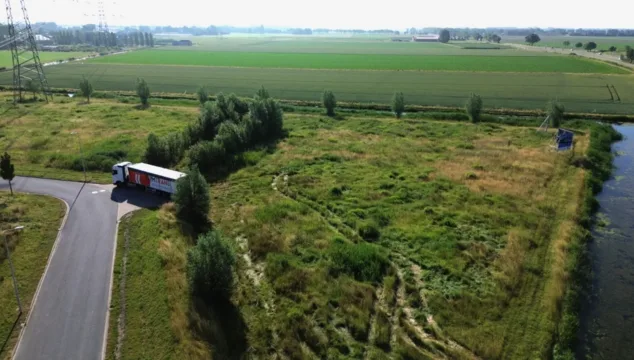 Afbeelding van een perceel in Heinenoord. Een plek waar Van der Meijden Vastgoed 44 bedrijfsruimtes gaat ontwikkelen onder de rook van Rotterdam.