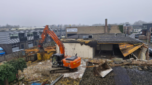 Sloopwerkzaamheden in Ede: binnenkort nieuwe woningen met kantoorruimte en kantoor aan huis op deze locatie.